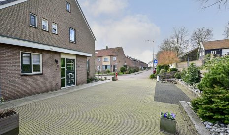 Te koop: Foto Woonhuis aan de Van der Leeplein 8 in Aarlanderveen